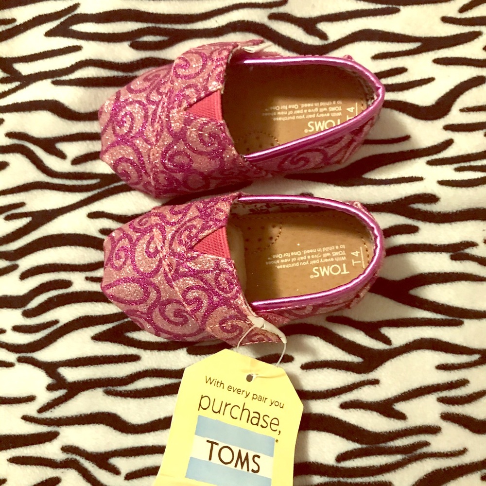 NWT Toms